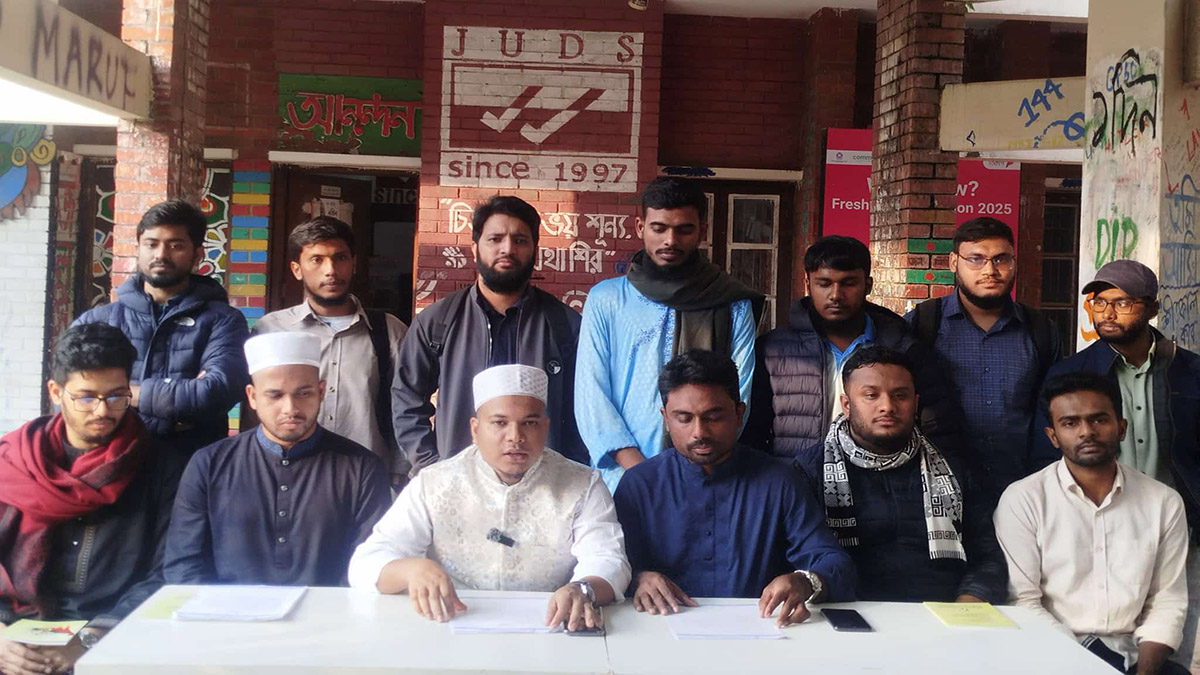 বিশ্ববিদ্যালয়ের টিএসসি চত্বরে এই মেডিকেল ক্যাম্প অনুষ্ঠিত হবে।  ছবি- রূপালী বাংলাদেশ