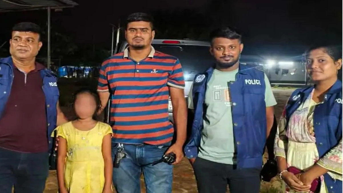 শিশুকে উদ্ধারের পর চকরিয়া থানায় আনা হয়। ছবি-রূপালী বাংলাদেশ