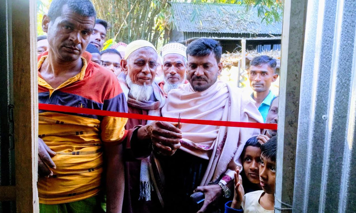 তারিকুল ইসলামের উদ্যোগে মানবিক ঘর পেল নাসির। ছবি : রূপালী বাংলাদেশ