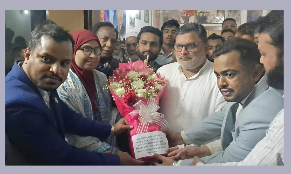 নকলায় নবনির্বাচিত এমপি ফাহিম চৌধুরীকে সরকারি কর্মচারী কল্যাণ সমিতির ফুলেল শুভেচ্ছা। ছবি : রূপালী বাংলাদেশ