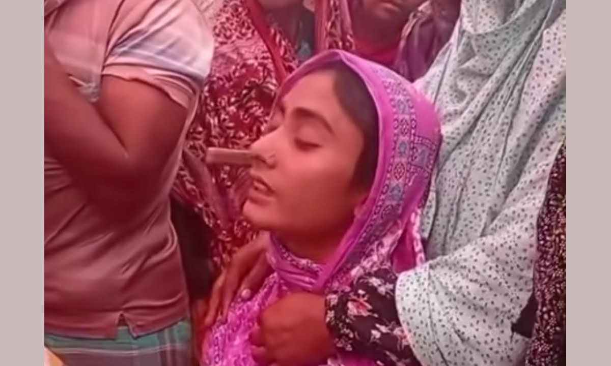 নিহত শিশুর মায়ের আহাজারি। ছবি : রূপালী বাংলাদেশ
