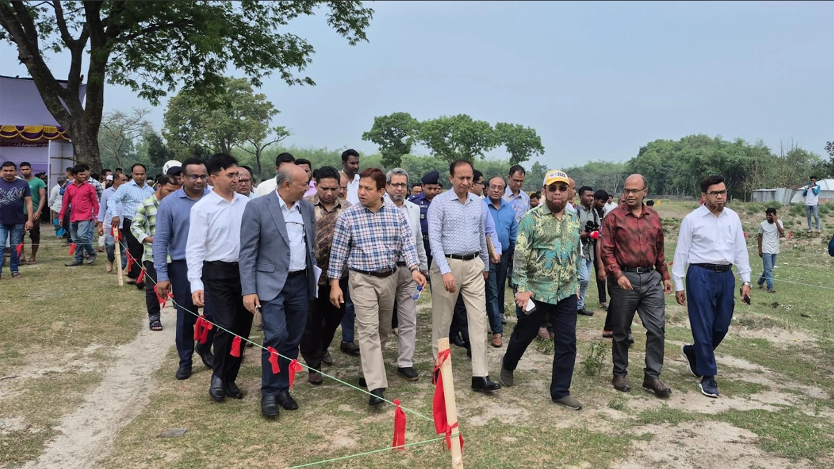 এক হাজার শয্যার বাংলাদেশ-চীন মৈত্রী জেনারেল হাসপাতালের জন্য নির্ধারিত স্থান পরিদর্শন। ছবি : রূপালী বাংলাদেশ