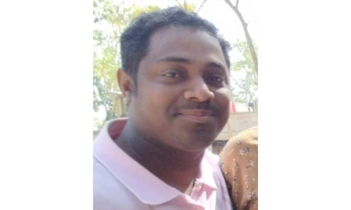 ছেলে খলিল হাওলাদার। ছবি : রূপালী বাংলাদেশ