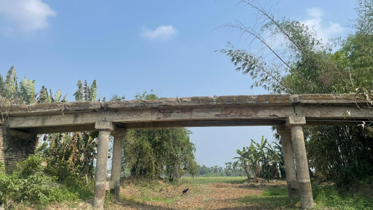 ঝুঁকিপূর্ণ নারানদিয়া সেতু। ছবি : রূপালী বাংলাদেশ