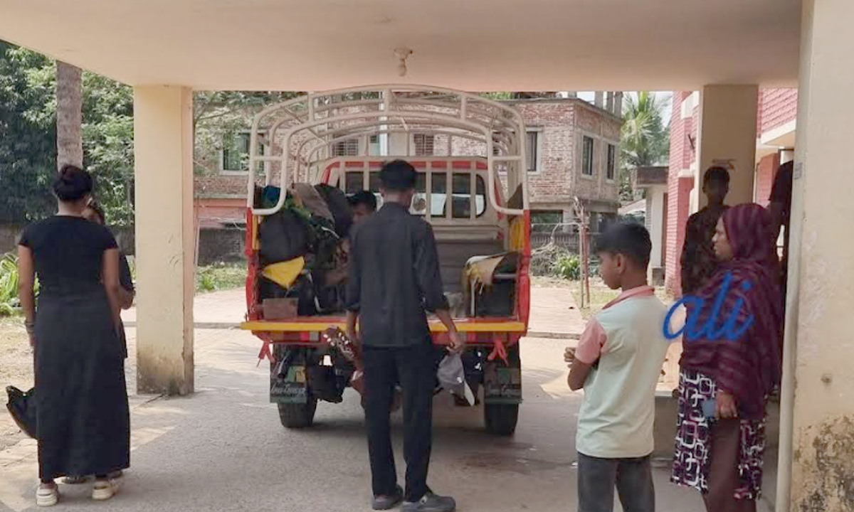 আহতদের হাসপাতালে নিয়ে আসা হয়েছে। ছবি : রূপালী বাংলাদেশ
