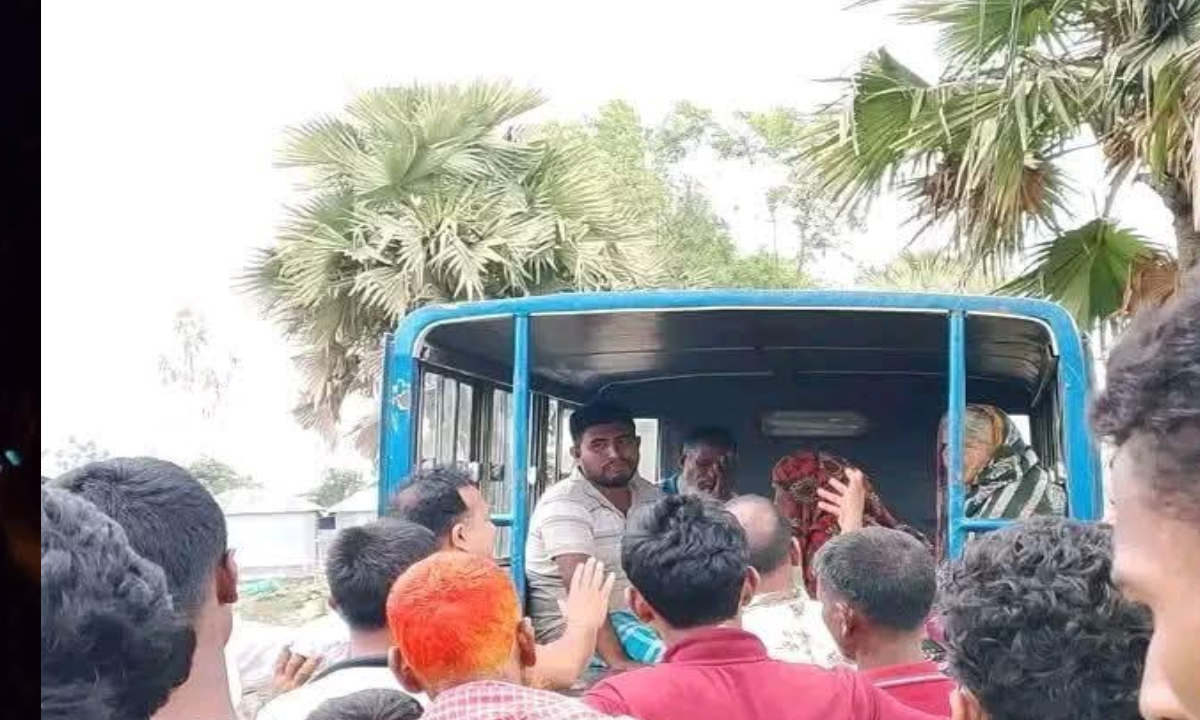 দুইজনকে আটক করেছে পুলিশ। ছবি : রূপালী বাংলাদেশ