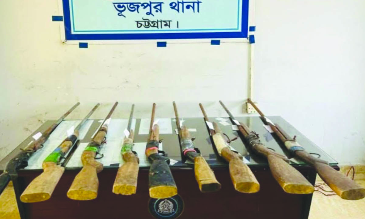আগ্নেয়াস্ত্র উদ্ধার। ছবি : রূপালী বাংলাদেশ