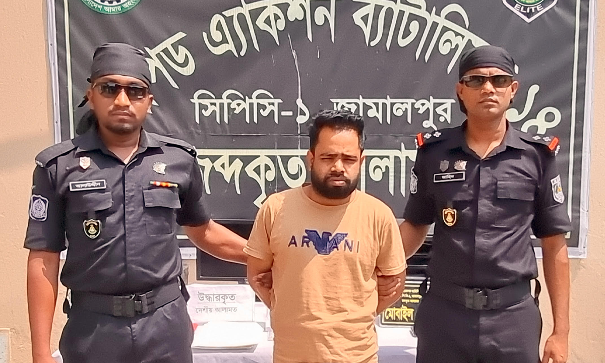 জাল টাকা চক্রের সক্রিয় সদস্য মুর্শিদুল হক আটক। ছবি : রূপালী বাংলাদেশ
