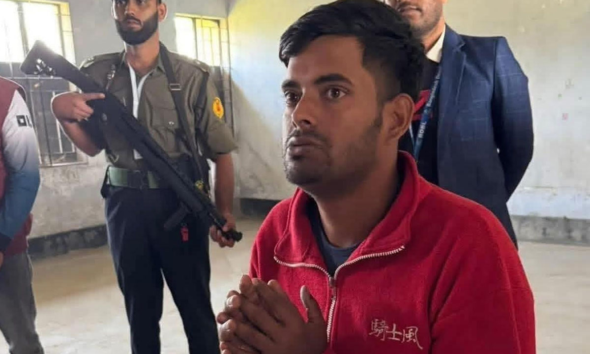 আটক শাহিন। ছবি : রূপালী বাংলাদেশ