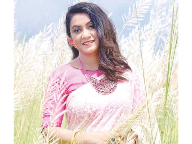 প্রথমবার চলচ্চিত্রের গানে কনক দত্ত