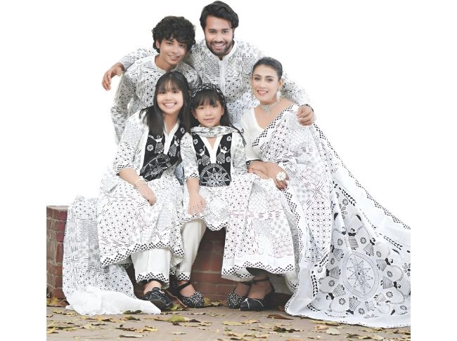 আগুনরাঙা গ্রীষ্মে সাদার ছোঁয়া