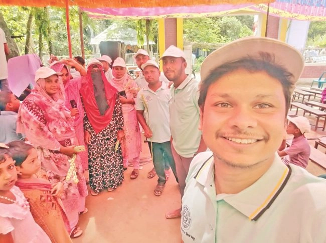 স্মৃতির টানে শৈশবের আঙিনায়
