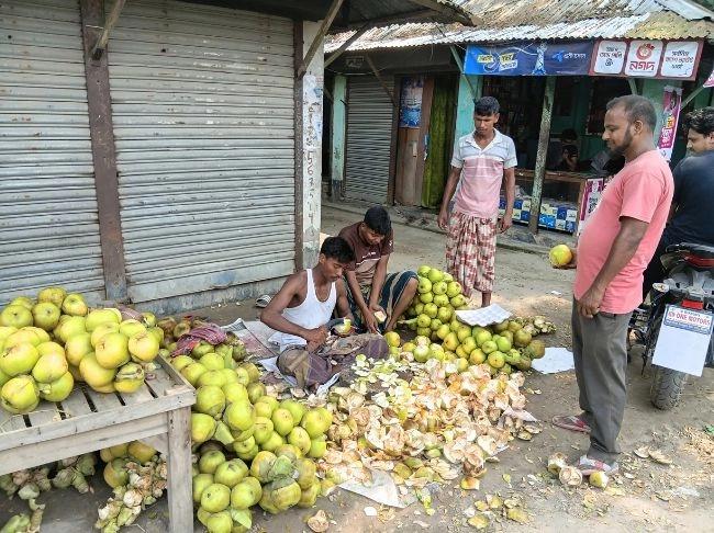 গরমে প্রাণ জুড়াচ্ছে তালশাঁস