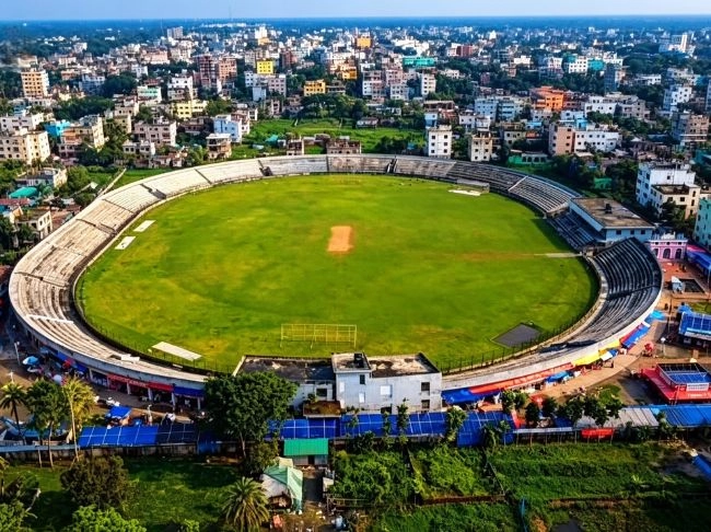 কোটি টাকার স্টেডিয়ামে  সুনসান নীরবতা