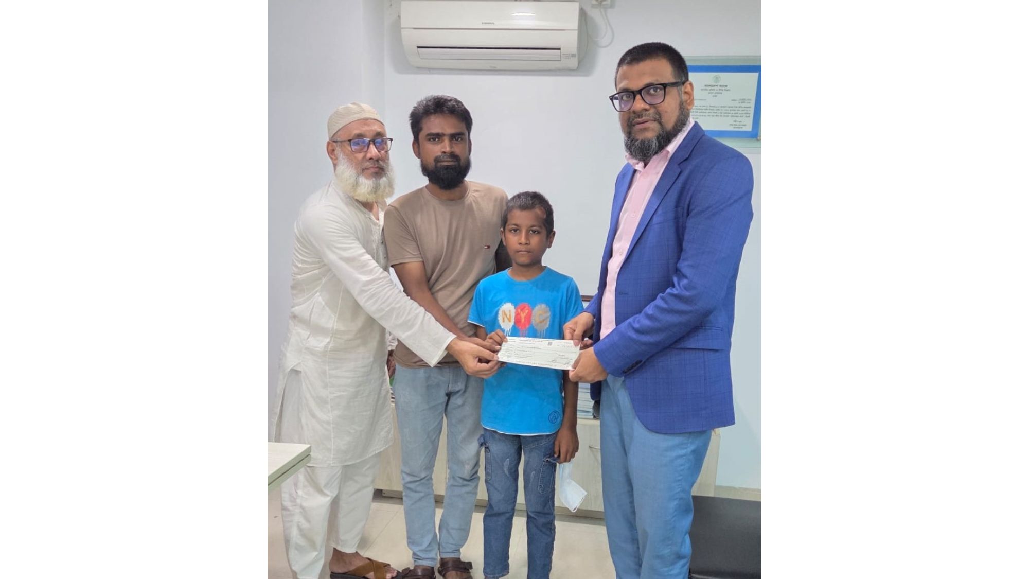 ব্লাড ক্যানসার রোগীর চিকিৎসার্থে শাহ্জালাল ইসলামী ব্যাংক ফাউন্ডেশনের পক্ষ থেকে ১০ লাখ টাকার আর্থিক অনুদান প্রদান