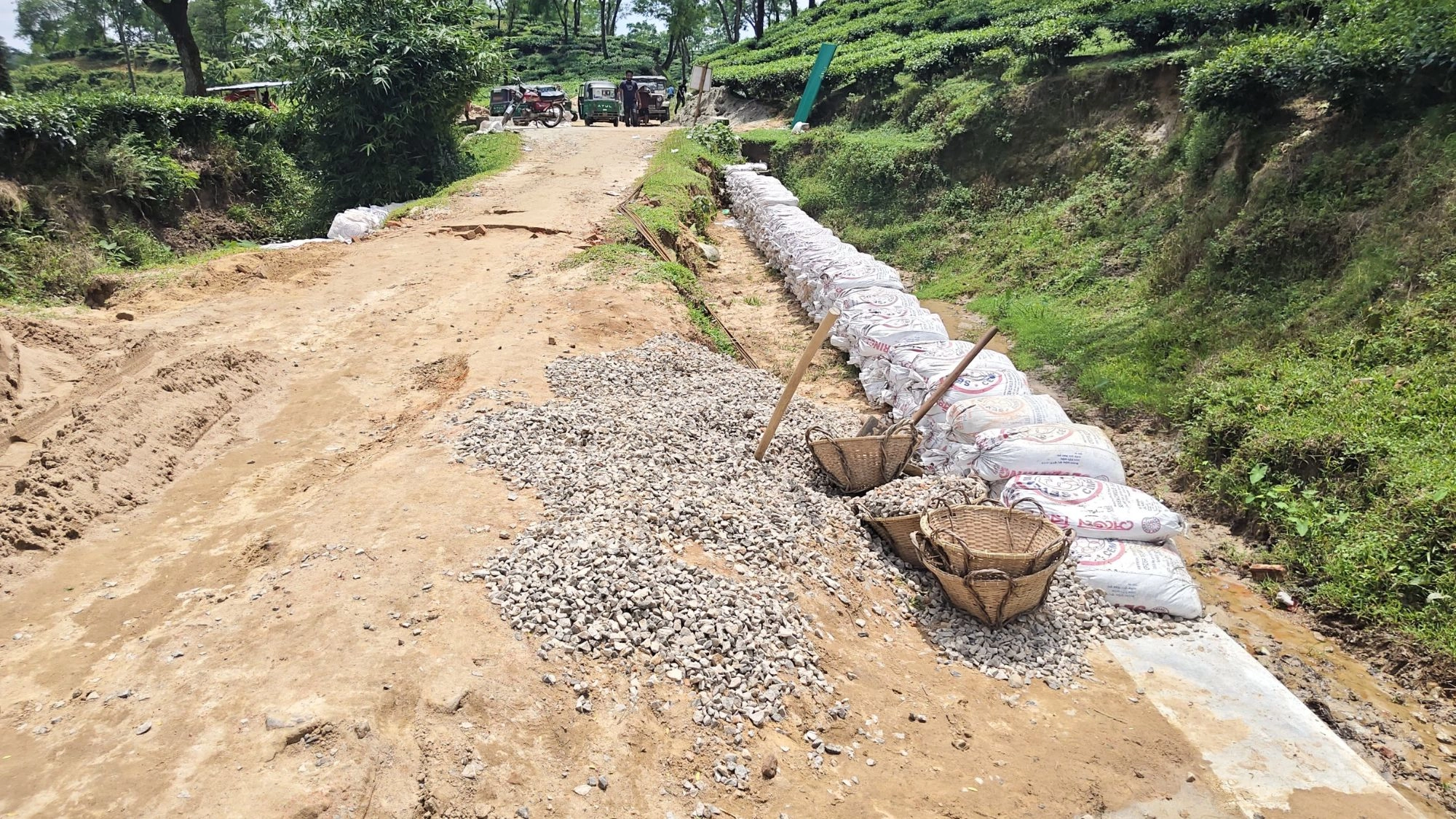 ৪ কোটি টাকার সড়ক সংস্কারে  অনিয়মের অভিযোগ