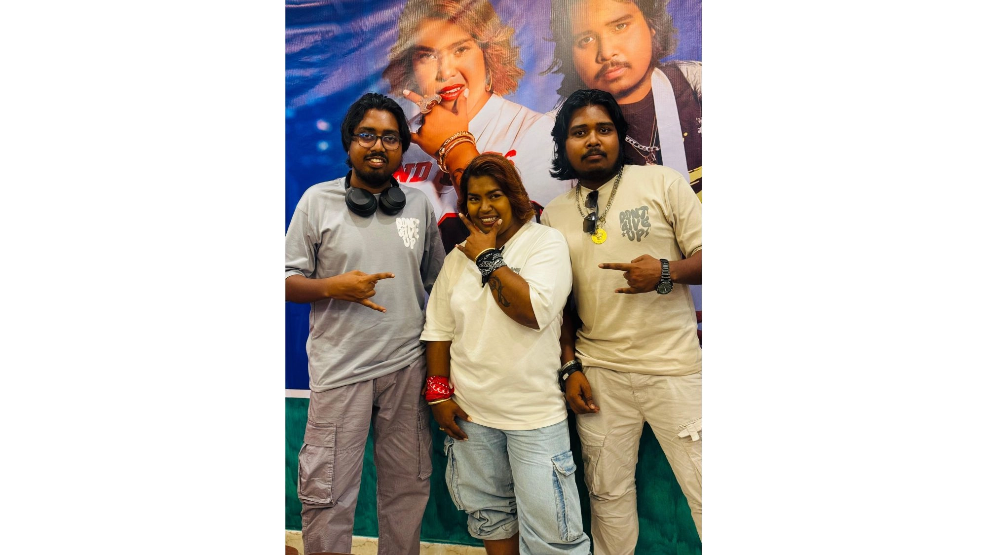 ইনা-আকাশের ‘ডালিম ঠোঁট’