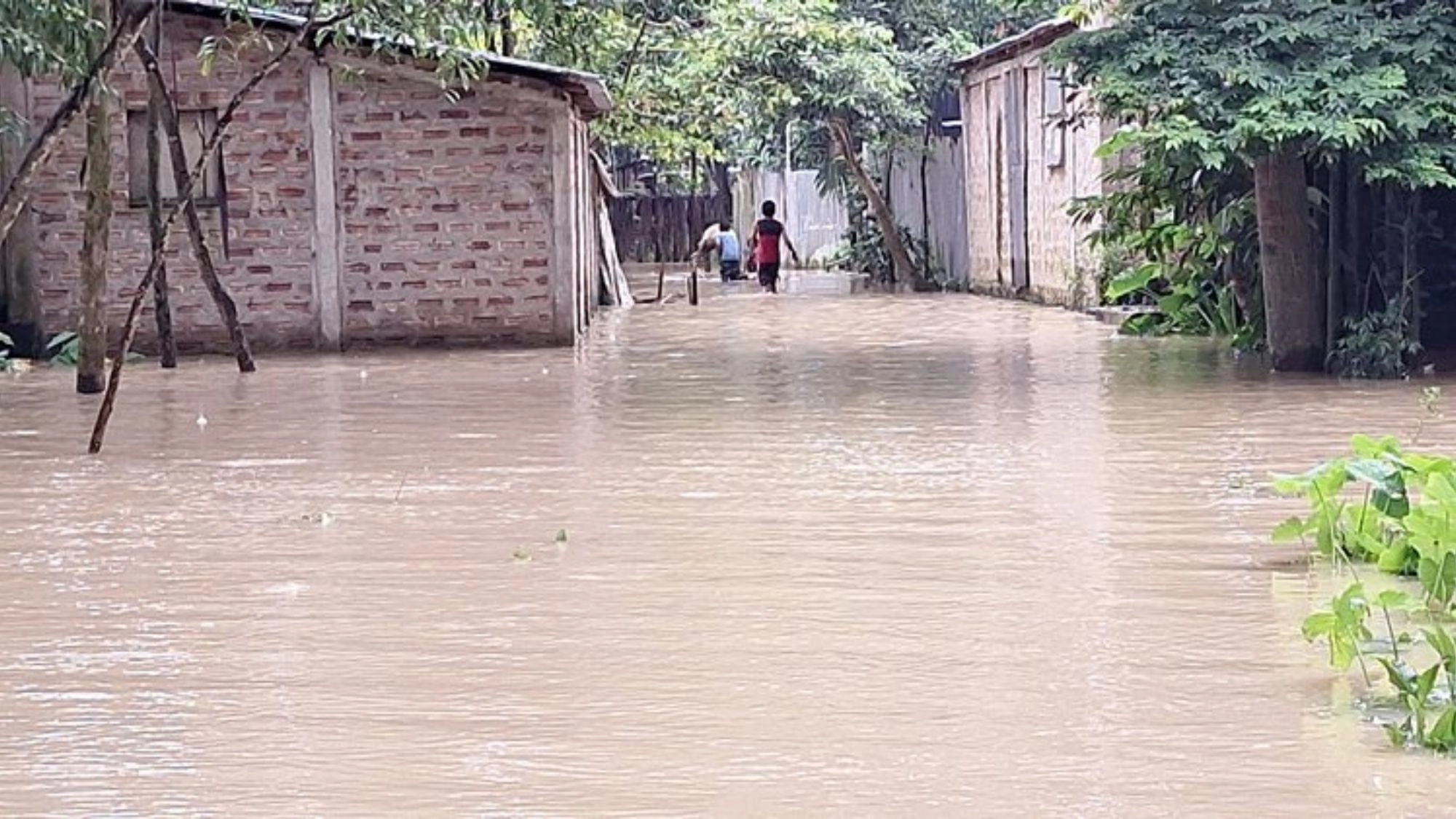 খোয়াই নদের বাঁধ ভেঙে ২০ গ্রাম প্লাবিত