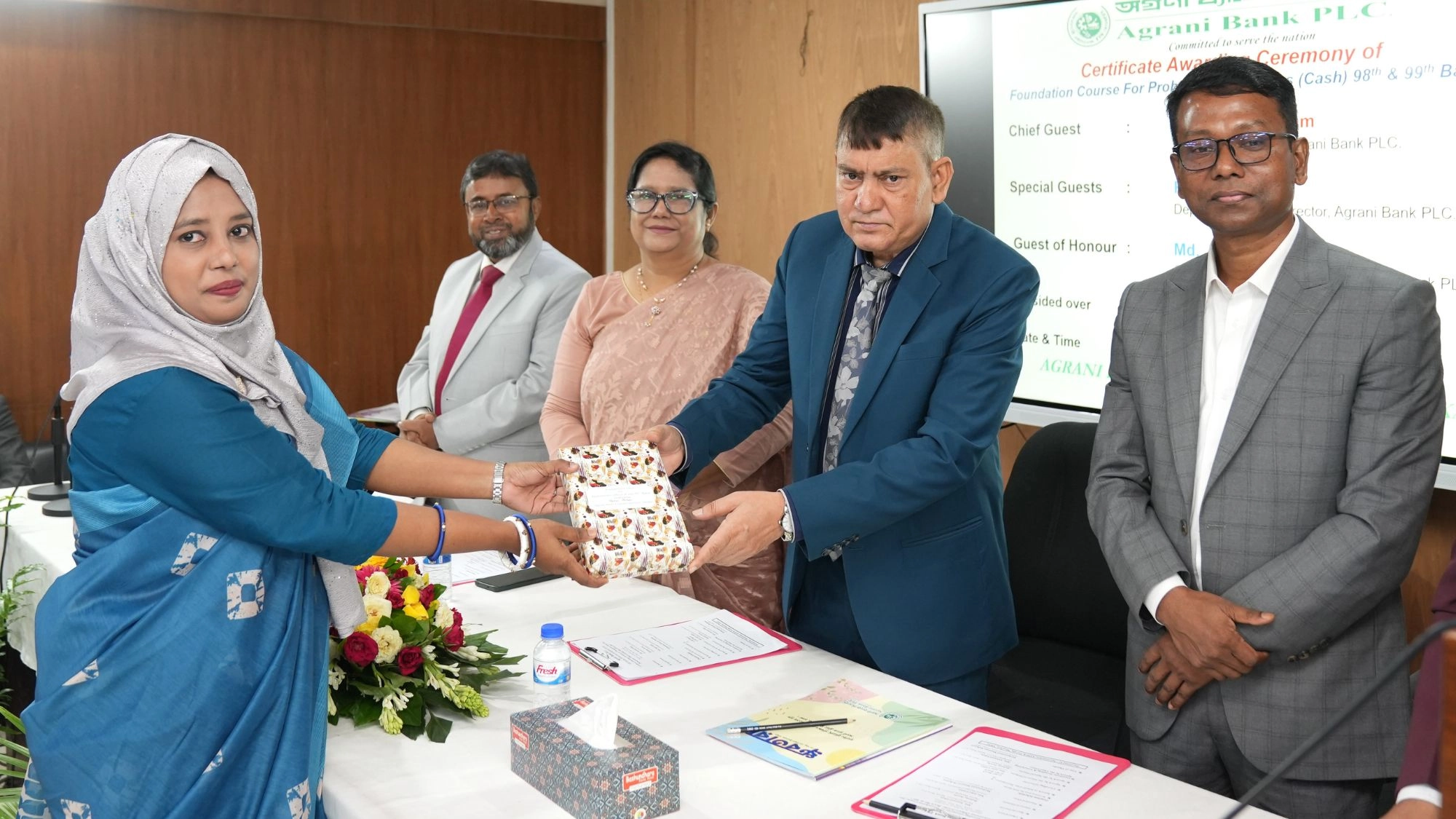 অগ্রণী ব্যাংকে ফাউন্ডেশন কোর্সের প্রশিক্ষণার্থীদের সনদ প্রদান