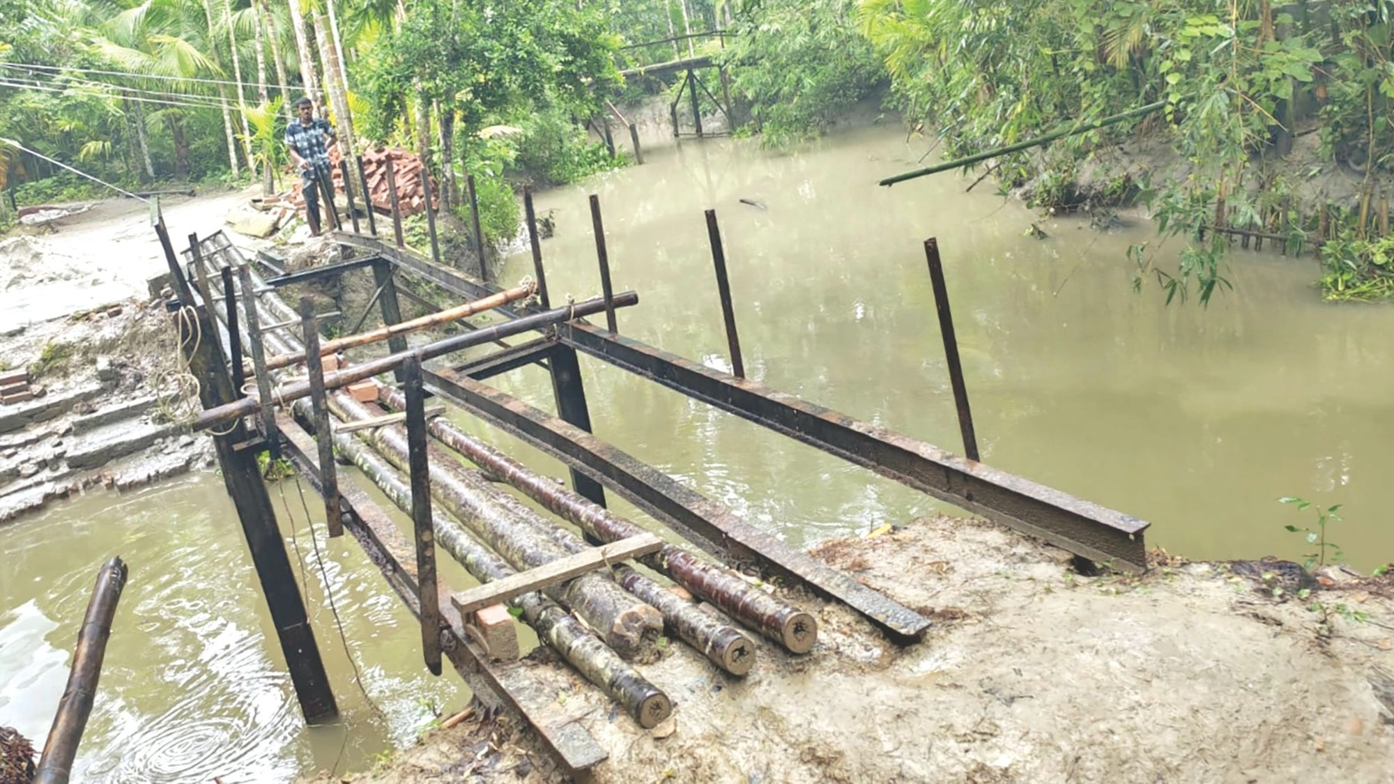 ব্রিজ নির্মাণে নিম্নমানের সামগ্রী ব্যবহার