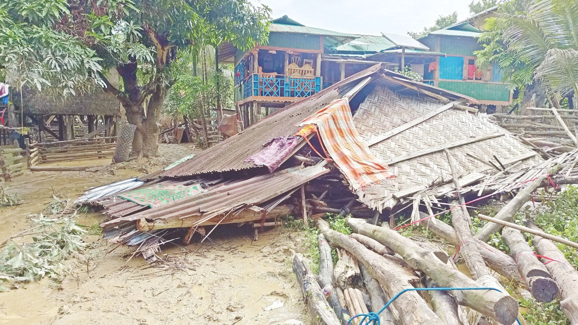 পানি নামলেও কাটেনি দুর্ভোগ