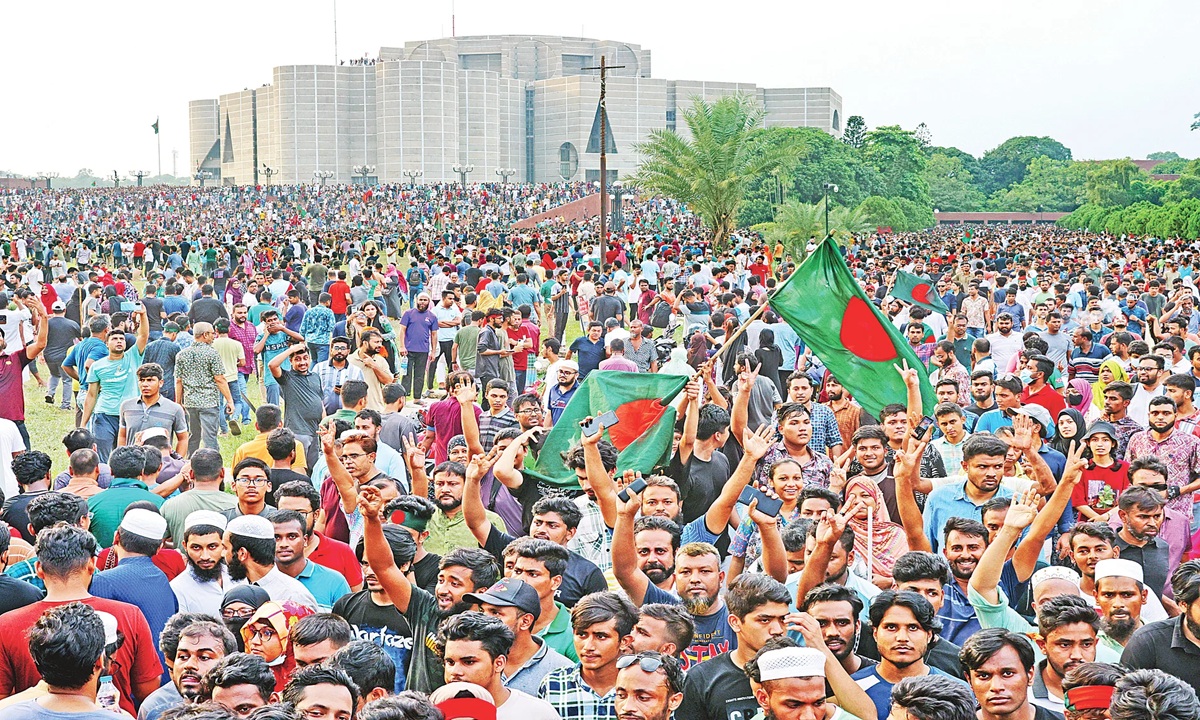 স্বৈরাচার হাসিনার বিরদ্ধে জেন জেড নেতৃত্বে তরুণ প্রজন্মের গণআন্দোলন। ছবি : সংগৃহীত