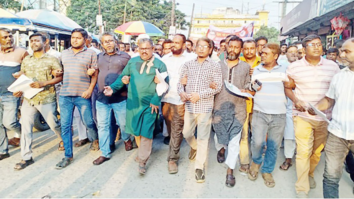 সিদ্ধিরগঞ্জে বিএনপির লিফলেট বিতরণ ও উঠান বৈঠক অনুষ্ঠিত হয়েছে।       ছবি- রূপালী বাংলাদেশ