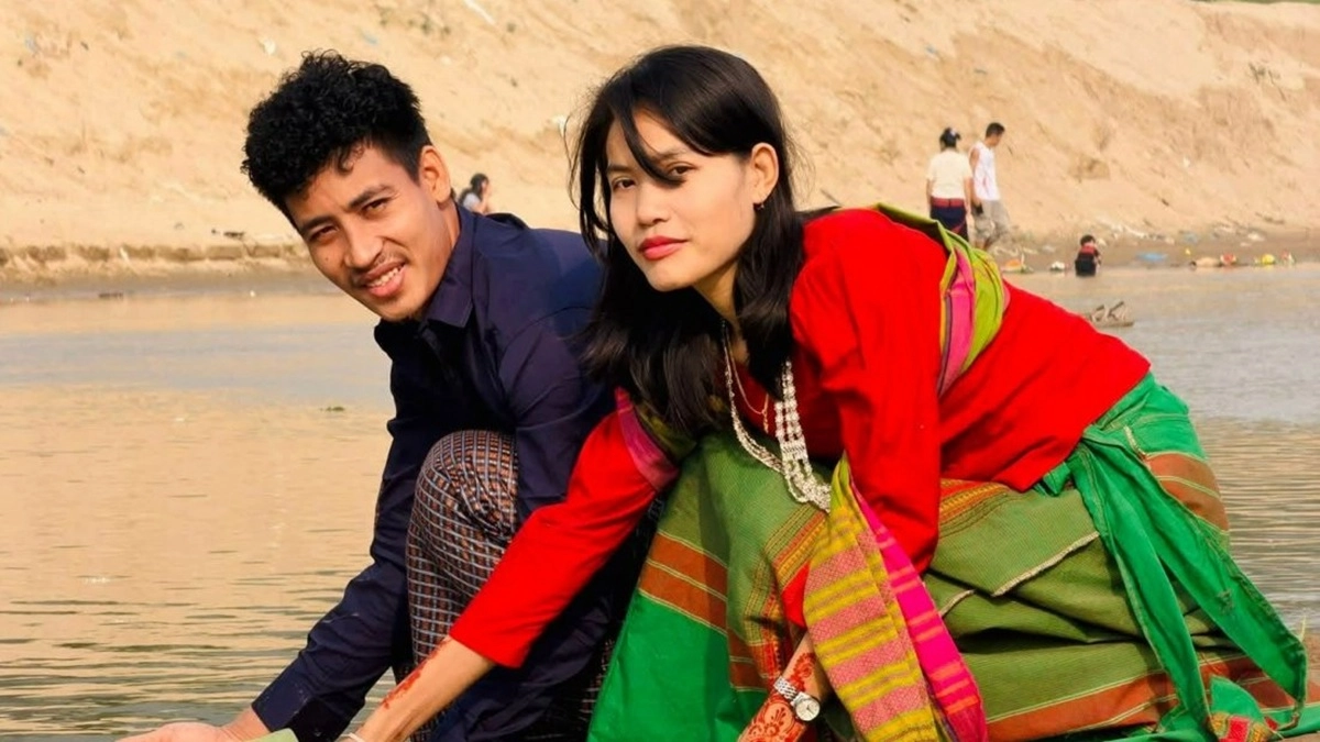 বাংলাদেশ জাতীয় ফুটবল দলের গোলকিপার মিতুল মারমা ও তার স্ত্রী। ছবি : সংগৃহীত