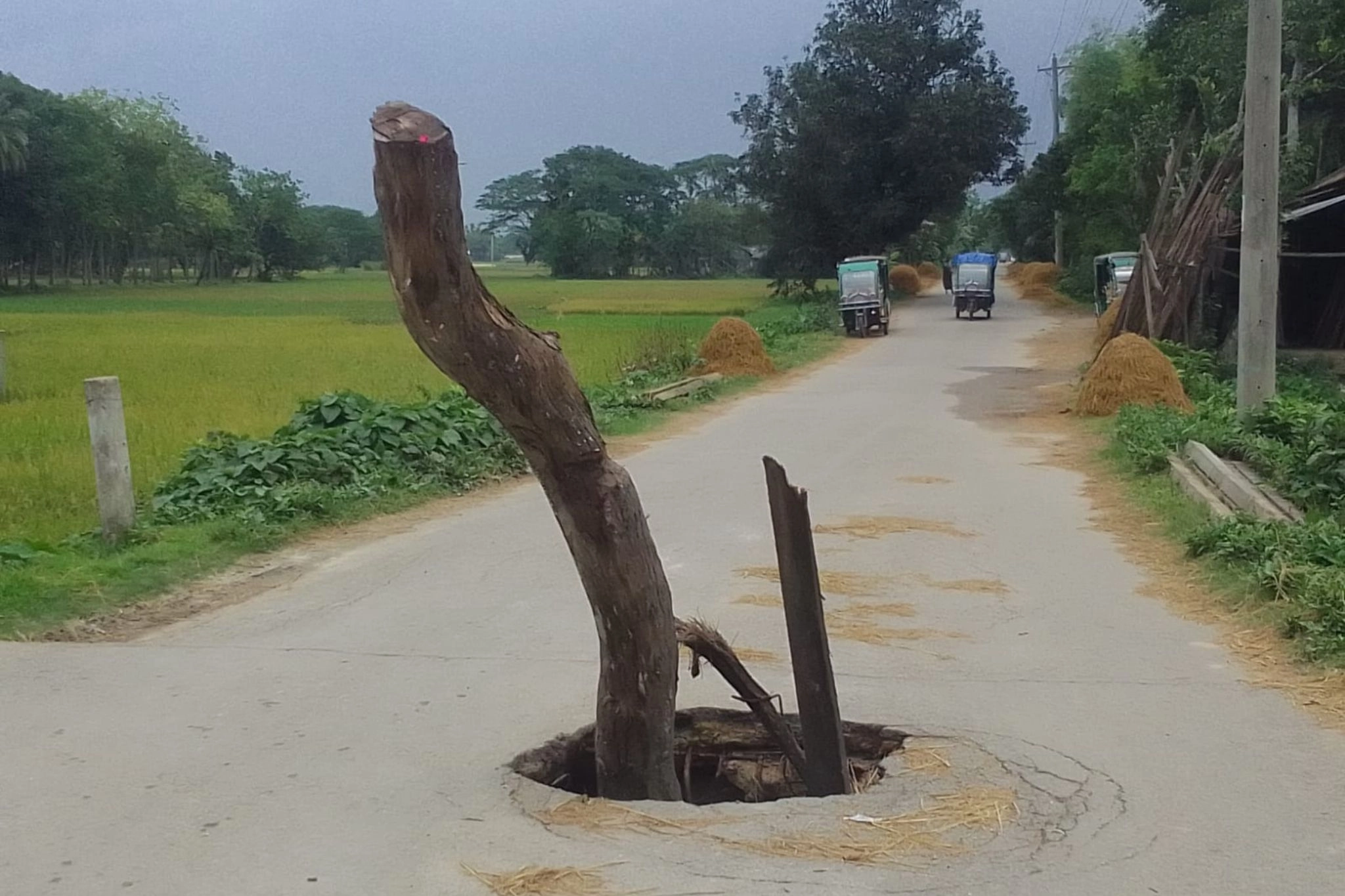 ভাঙা কালভার্ট  যেন মরণফাঁদ