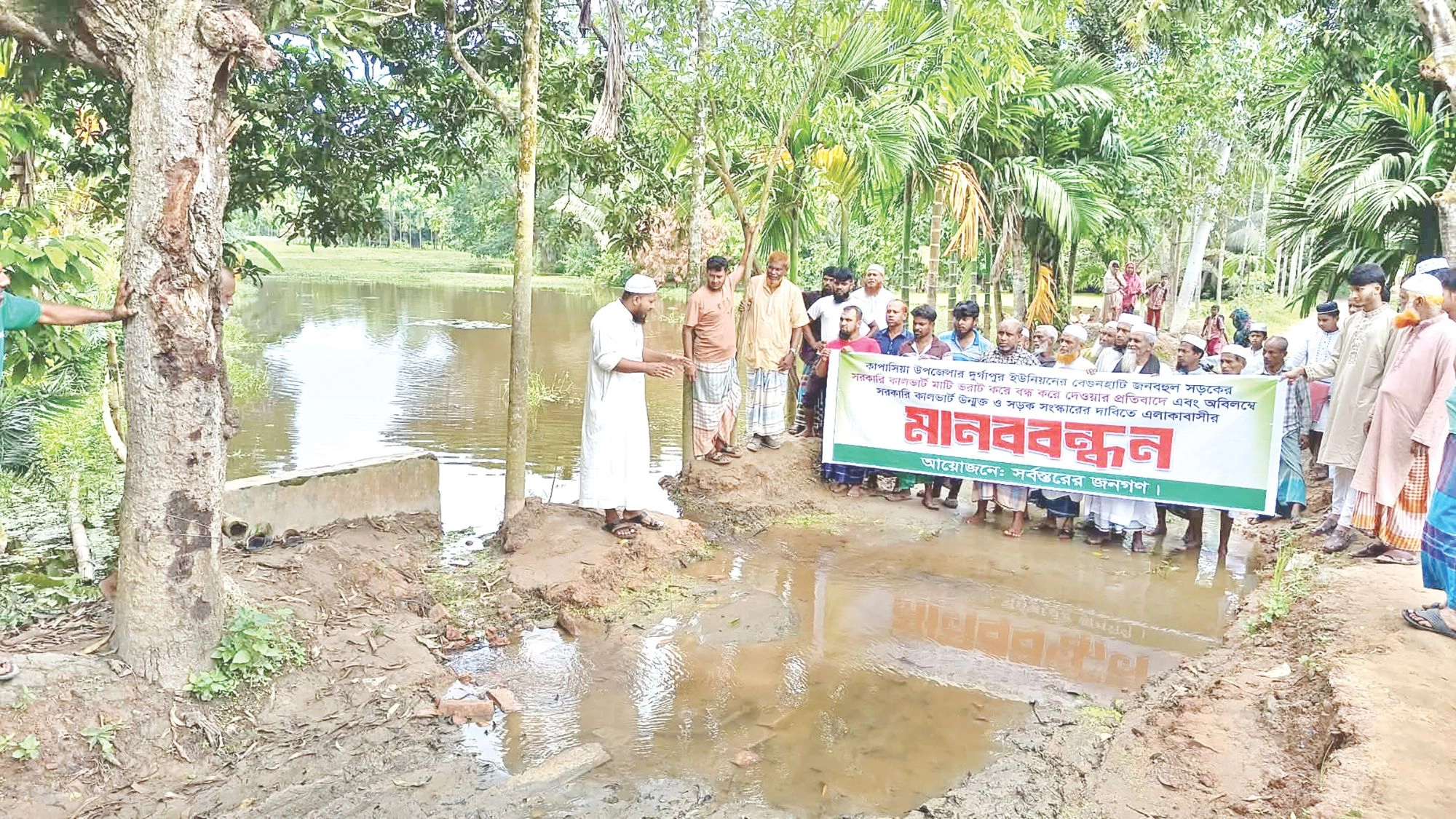 কাপাসিয়ায় ছয় মাস ধরে সড়ক উন্নয়ন কাজ বন্ধ