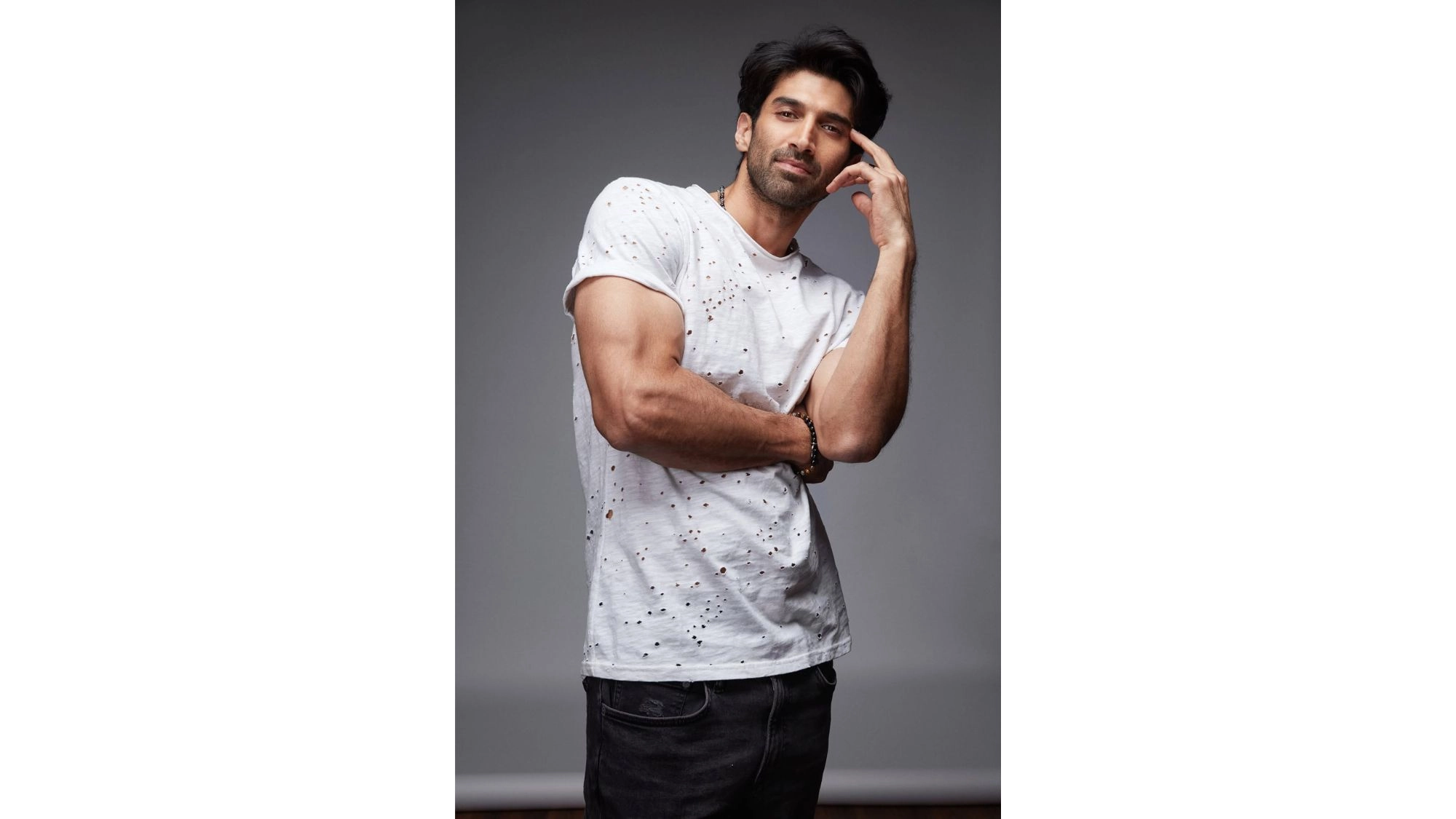 গভীর প্রেমের গল্পে আদিত্য