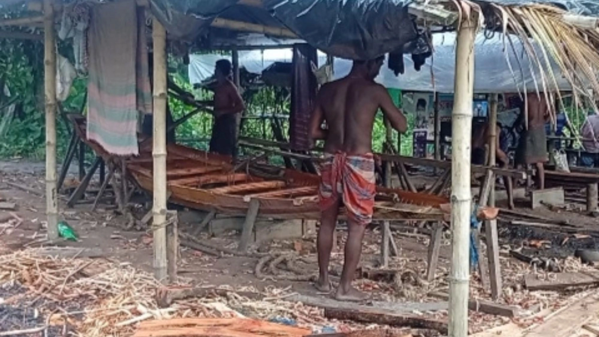 বর্ষায় কর্মচাঞ্চল্যে ফিরেছে  ‘নৌকা গ্রাম’ রামসিদ্ধি