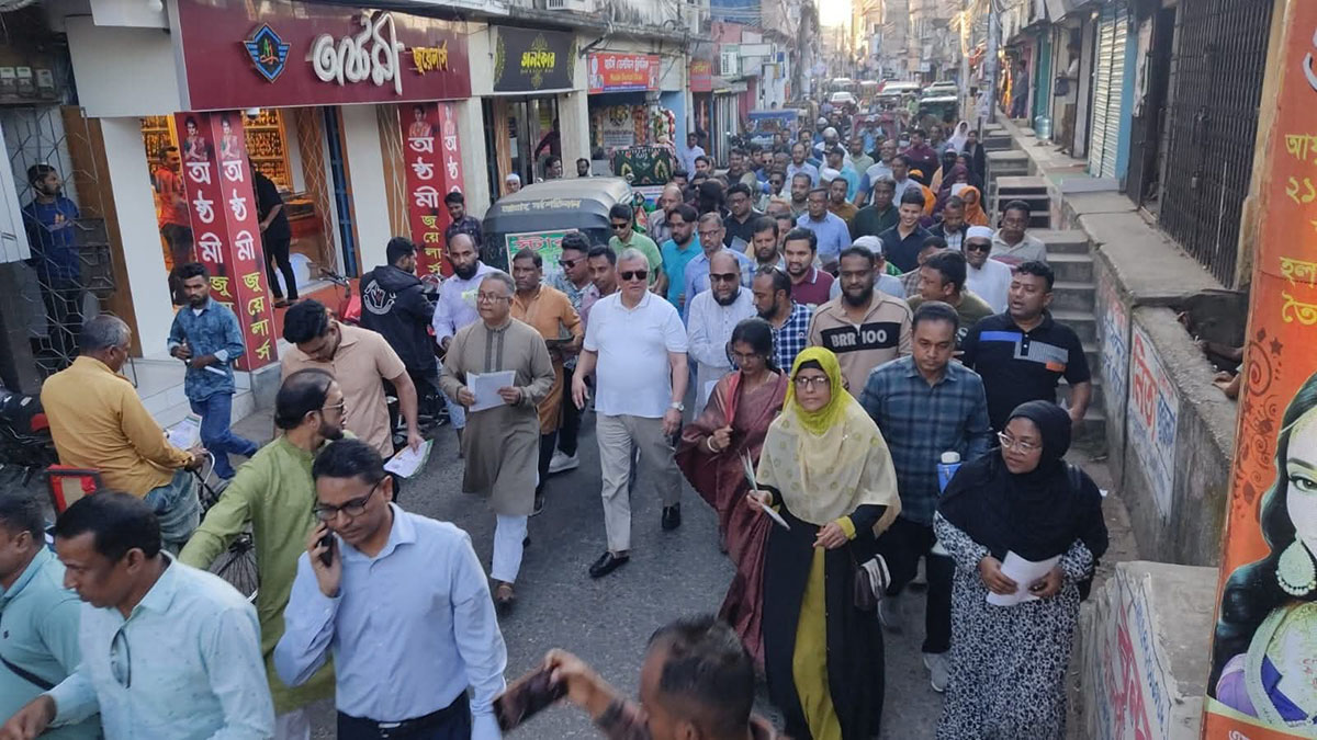 কুসুমবাগ থেকে শমসেরনগর পর্যন্ত বিএনপির প্রার্থী এম নাসের রহমানের গণসংযোগ। ছবি- রূপালী বাংলাদেশ