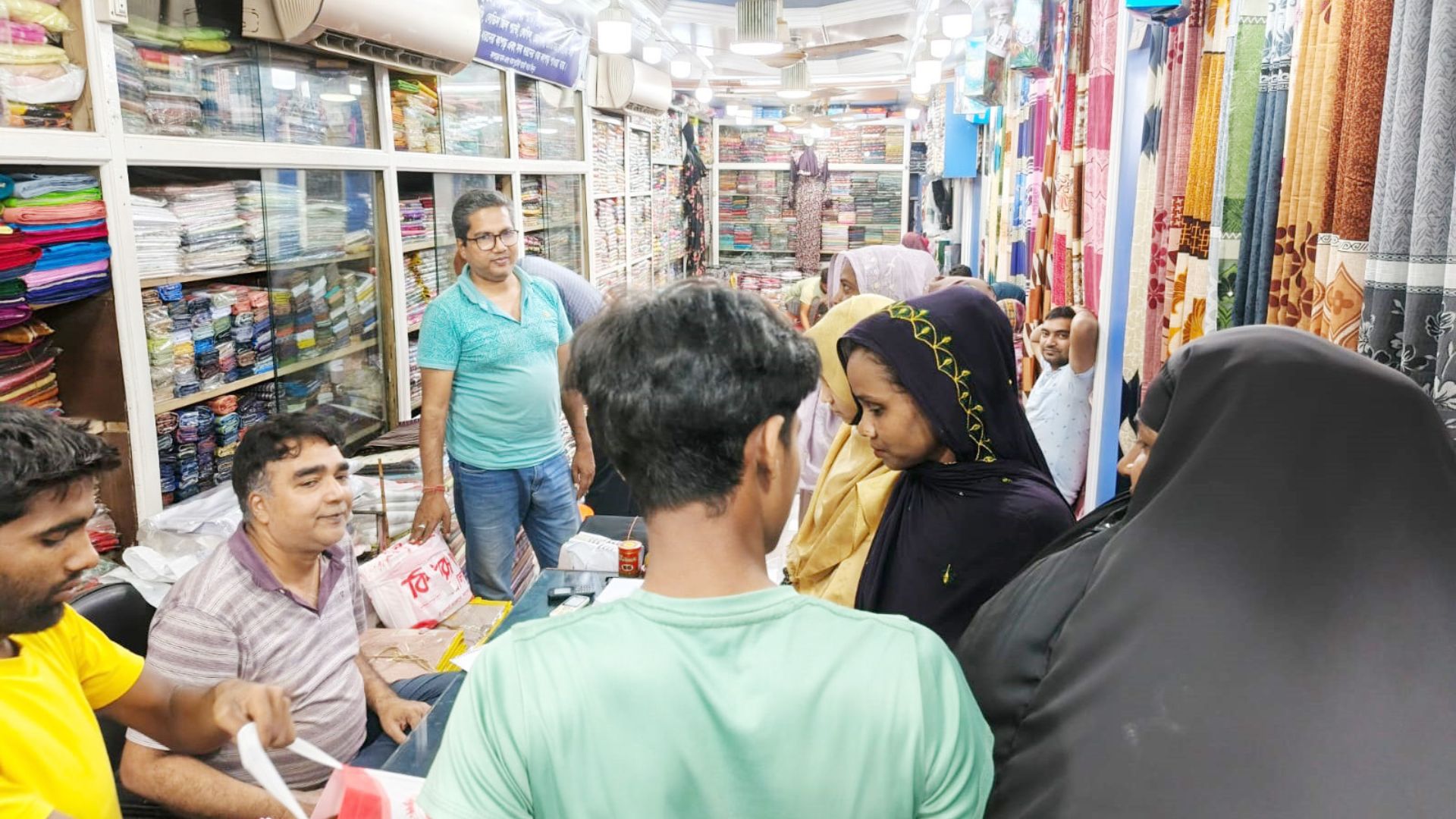 ছবিঃ রূপালি বাংলাদেশ