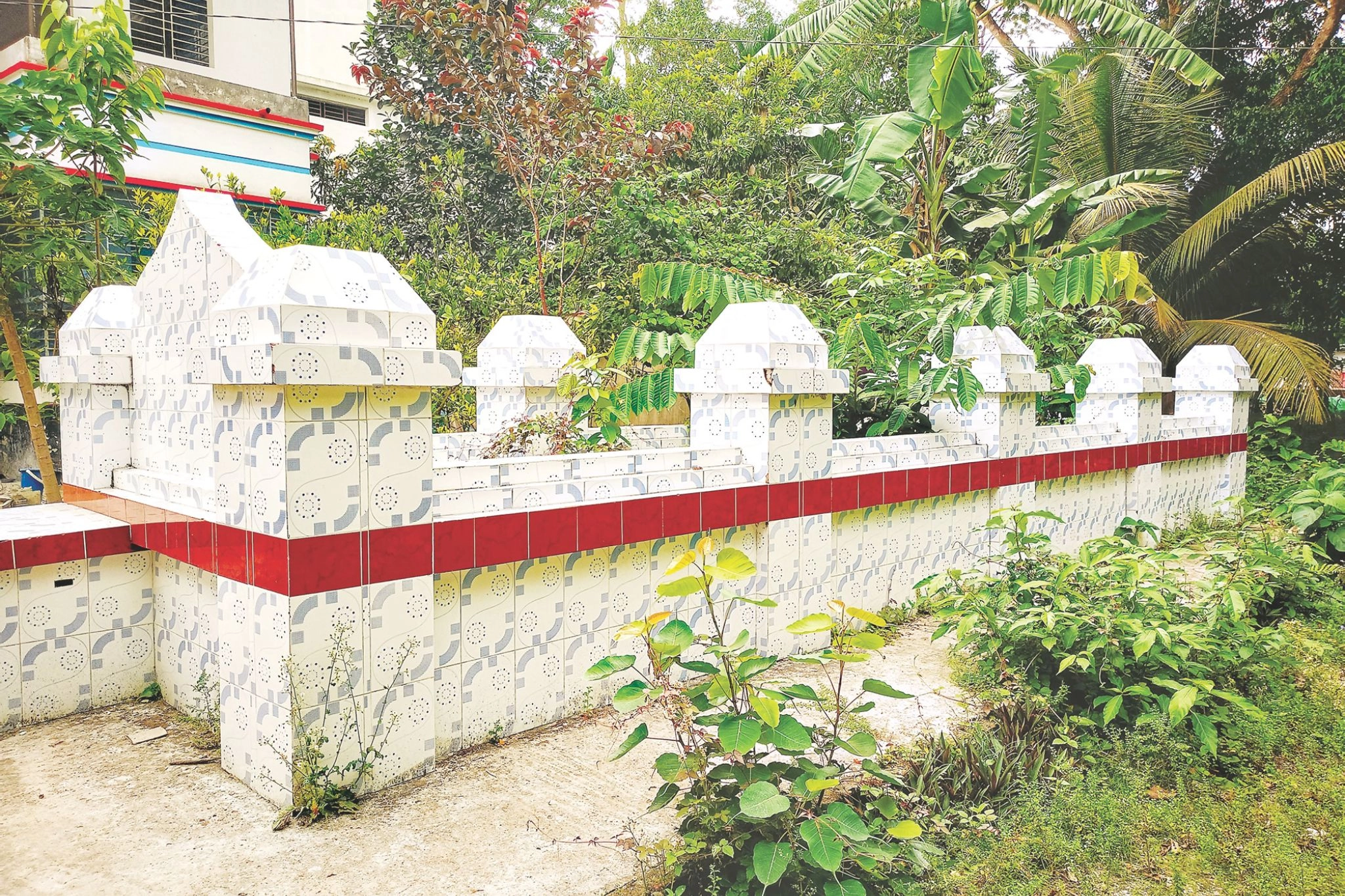লোককথা ঘিরে রহস্যময়  জমশের খানের কবর