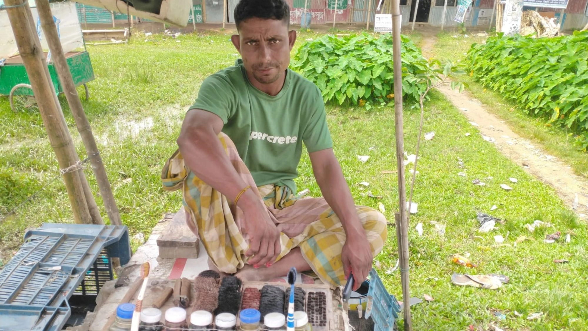 জুতা সেলাইয়ে চলছে  মিলনের সংসার