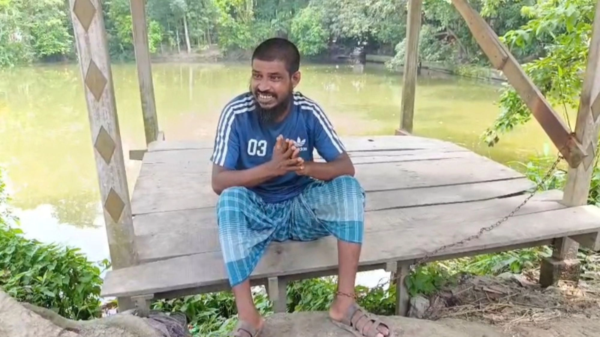 ১৮ বছর শেকলে বন্দি শুকুম