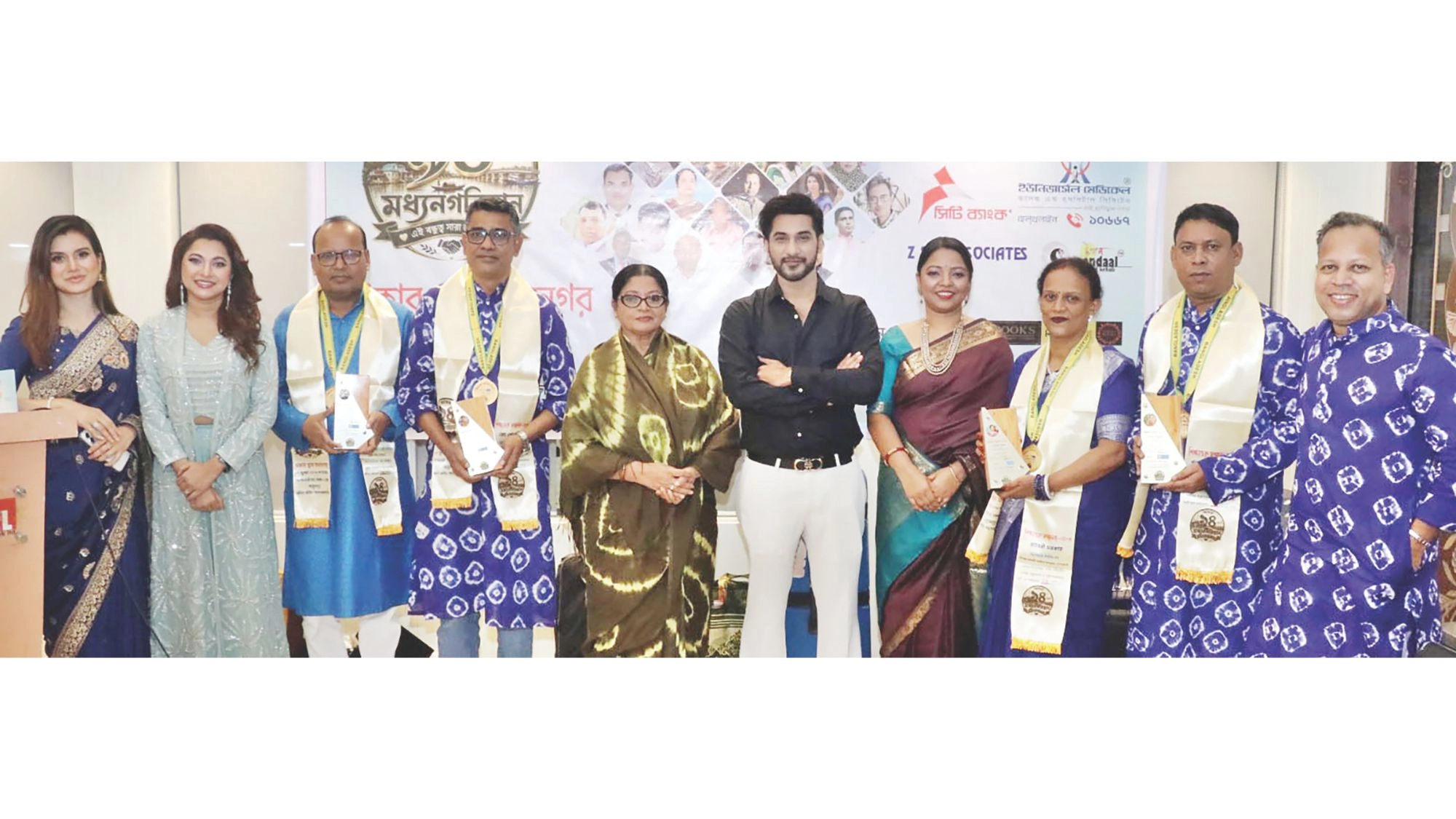 শিক্ষাগুরু সম্মাননায় ভূষিত তারা