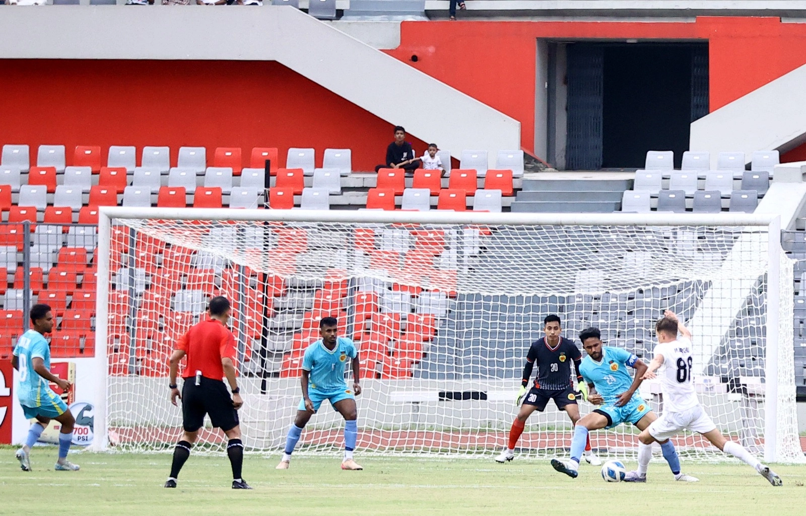 মুরাসের কাছে হেরে আবাহনীর বিদায়