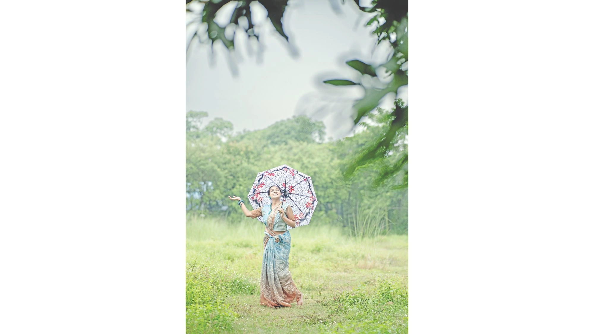 ঝরুক বৃষ্টি, থাকুক ছাতার আশ্রয়