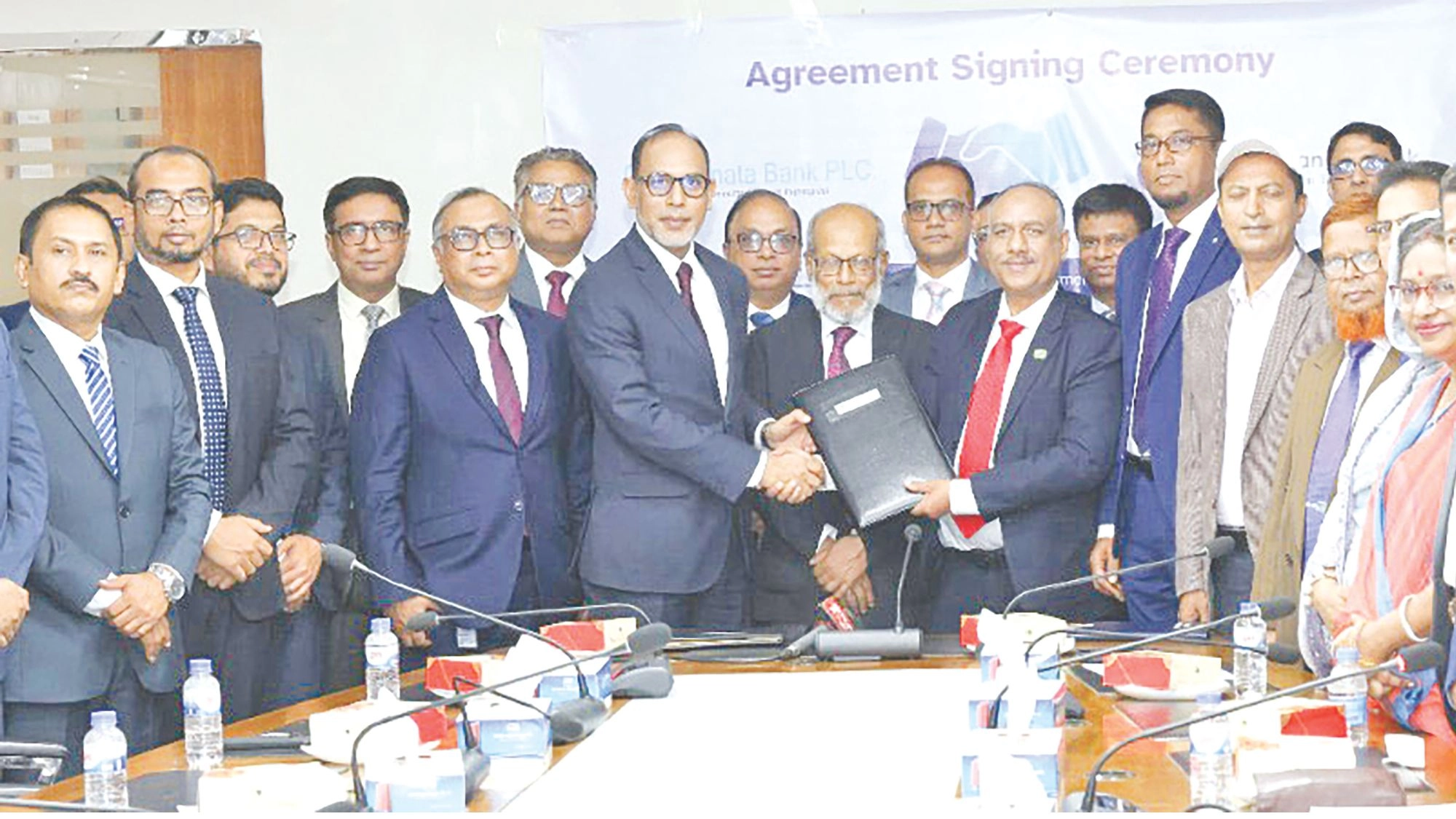জনতা ব্যাংক পিএলসি ও ডাচ-বাংলা ব্যাংকের মধ্যে চুক্তি স্বাক্ষর