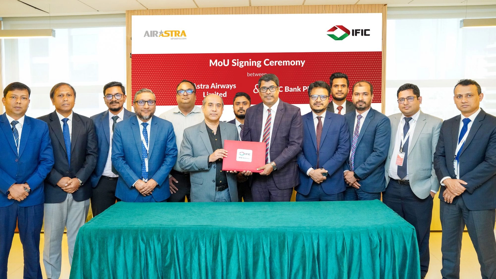 আইএফআইসি ব্যাংক ও অ্যাস্ট্রা এয়ারওয়েজ লিমিটেডের মধ্যে সমঝোতা স্মারক স্বাক্ষর