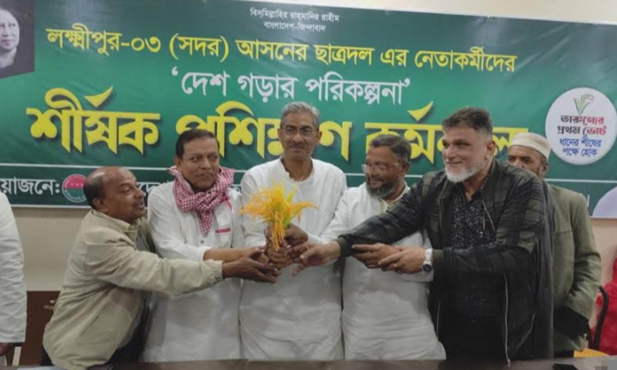 বিএনপির প্রার্থীকে সমর্থন দিয়ে নির্বাচন থেকে সরে দাঁড়ালেন স্বতন্ত্র প্রার্থী।ছবি : রূপালী বাংলাদেশ
