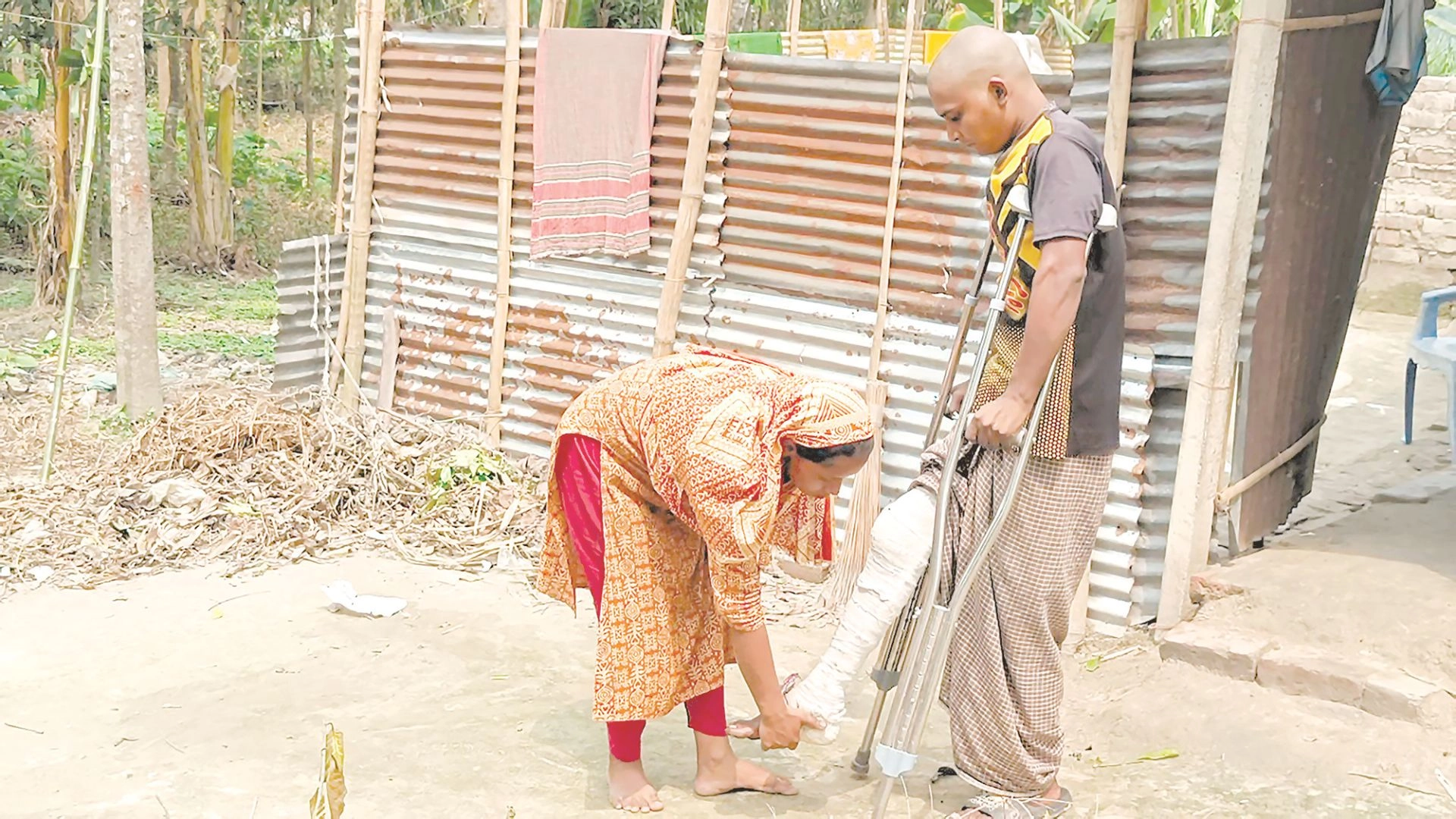 স্ত্রীর হাতে ভর করে  বেঁচে থাকার লড়াই