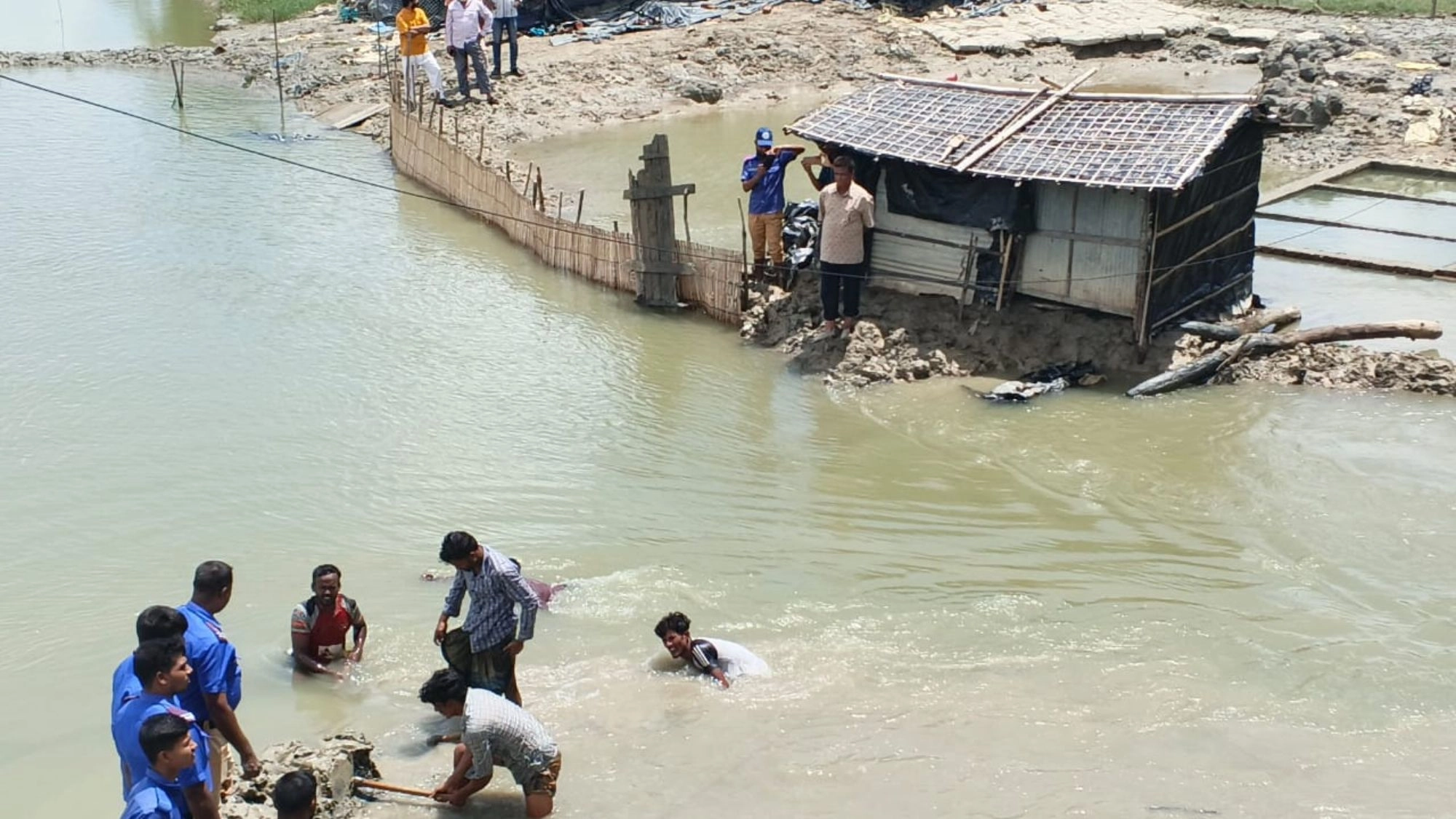 খালের ৫৮টি কৃত্রিম বাঁধ  ও জাল অপসারণ