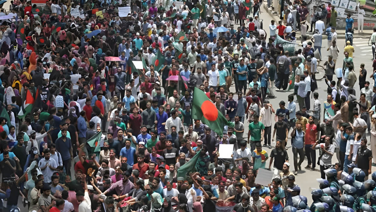 সাত কলেজের শিক্ষার্থীরা।  ছবি- সংগৃহীত