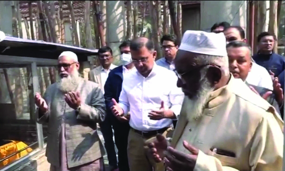 শাহ মখদুমের মাজার জিয়ারত করলেন তারেক রহমান। ছবি : সংগৃহীত