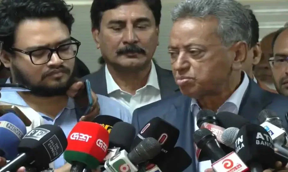 বুধবার (১ এপ্রিল) সচিবালয়ে সাংবাদিকদের সঙ্গে আলাপকালে অর্থমন্ত্রী আমির খসরু মাহমুদ চৌধুরী। ছবি : সংগৃহীত