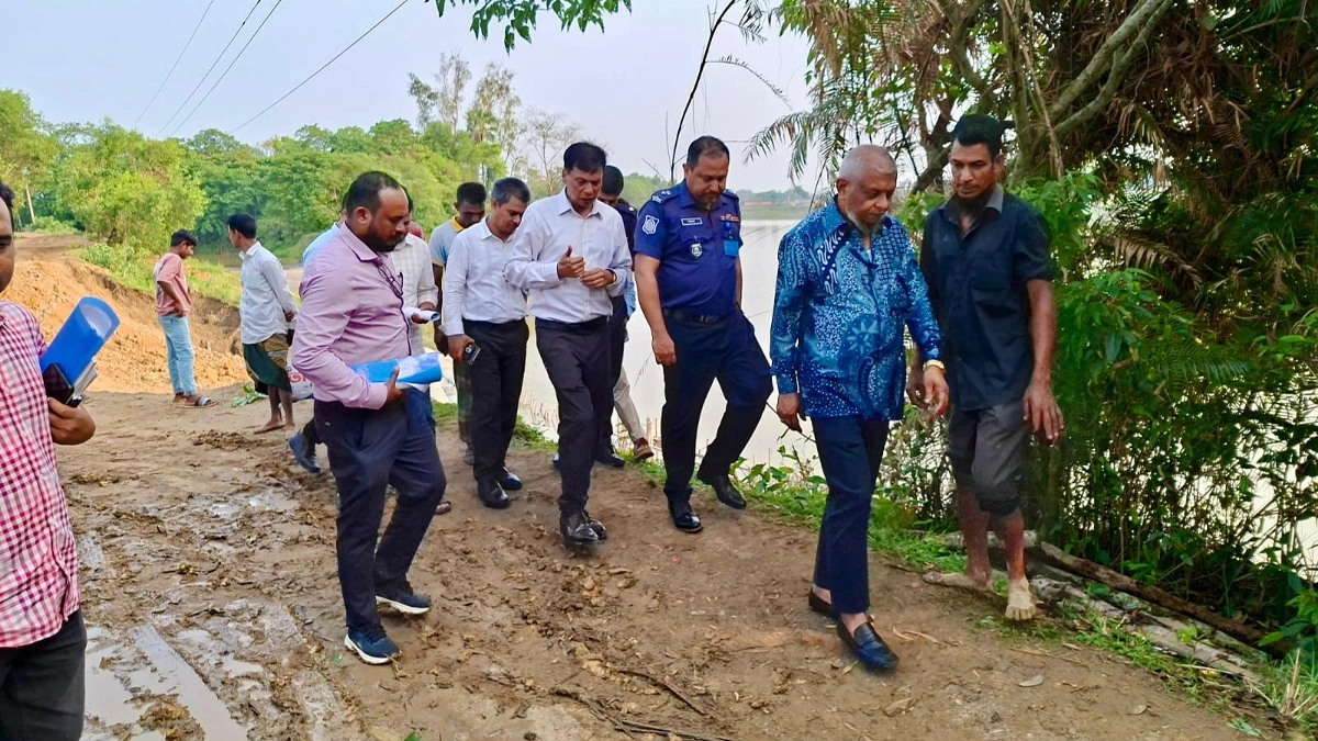 সিলেটের গোয়াইনঘাট উপজেলার কচুয়ার পাড় এলাকার চেঙ্গের খাল নদী ভাঙ্গন ও উপজেলার বিভিন্ন উন্নয়ন কার্যক্রম পরিদর্শন করেন মন্ত্রী আরিফুল হক চৌধুরী।