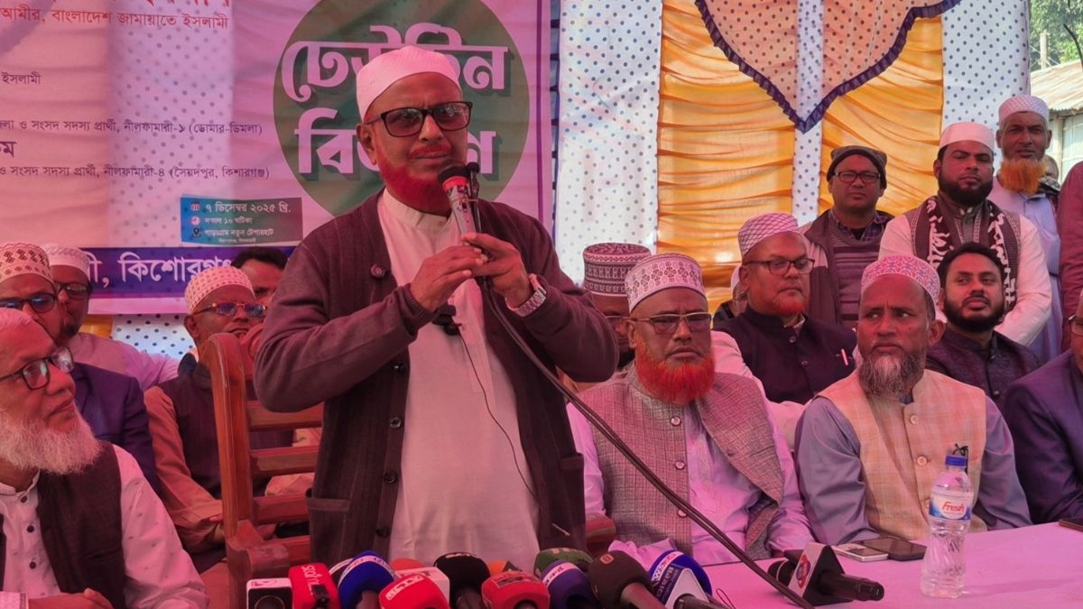 বক্তব্য দেন বাংলাদেশ জামায়াতে ইসলামীর কেন্দ্রীয় নায়েবে আমির এটিএম আজহারুল ইসলাম। ছবি- রূপালী বাংলাদেশ